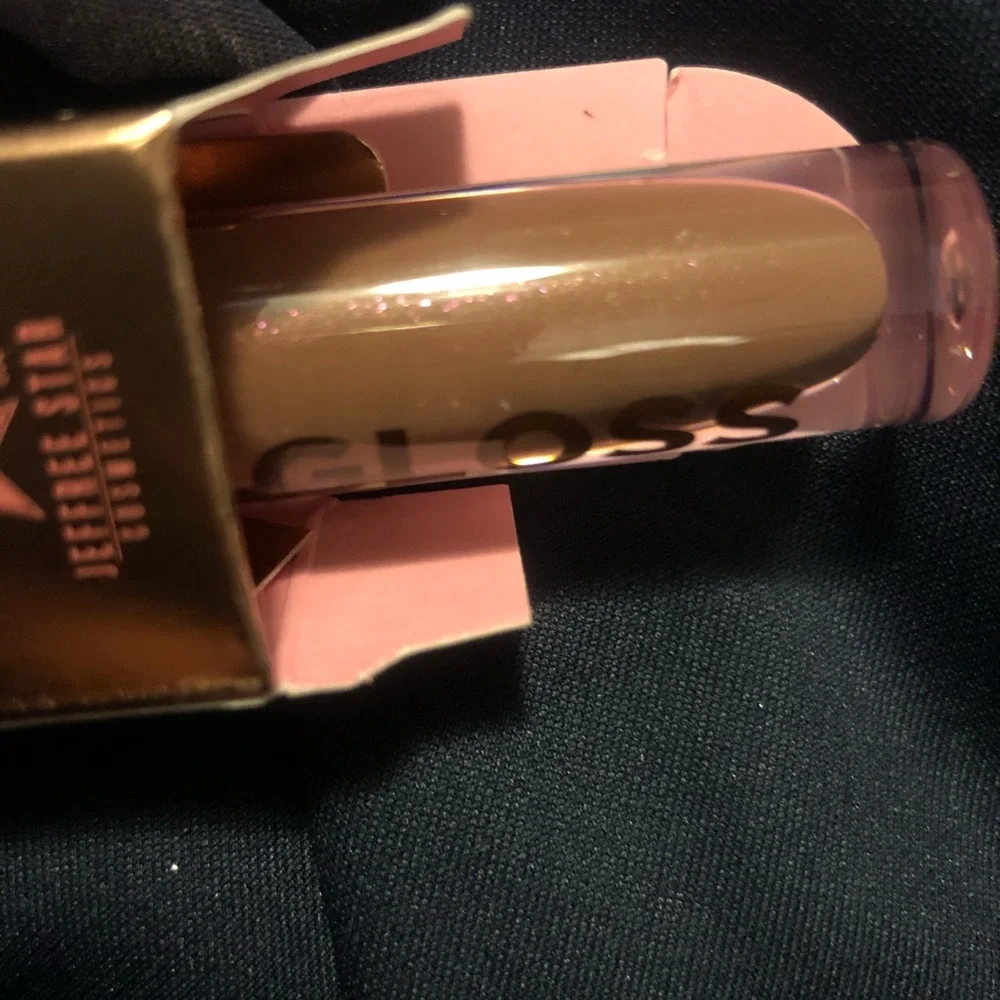 NIB The Gloss in Table Top